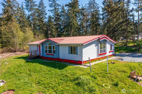 Photo of 614 Richardson Court, Oak Harbor, WA 98277 (MLS # 2502756)