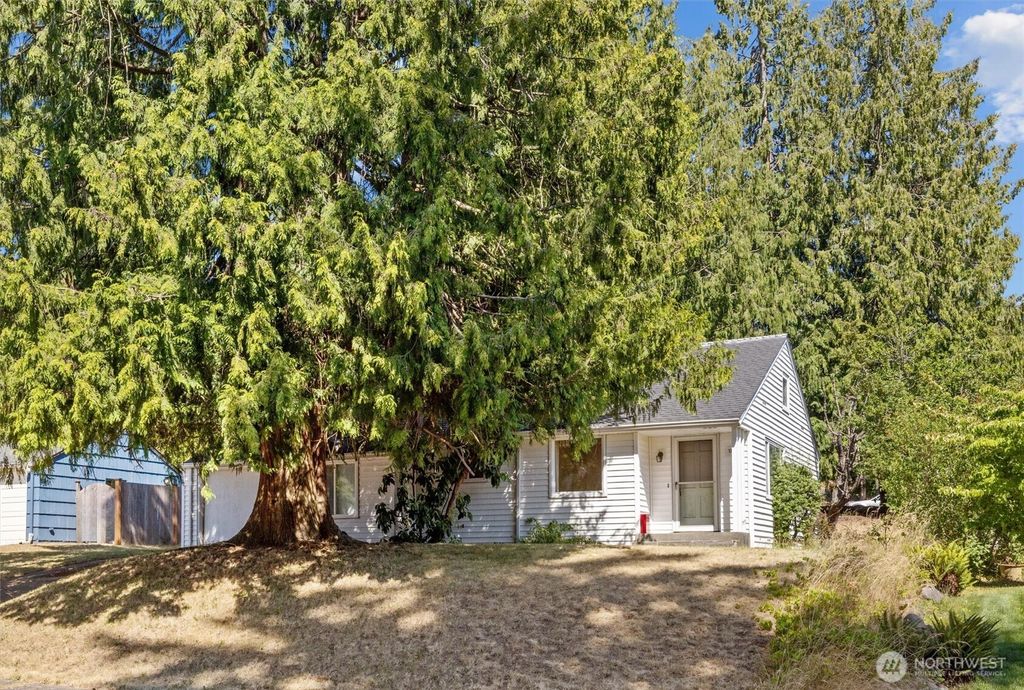 Photo of 17030 14th Avenue NE, Shoreline, WA 98155 (MLS # 2408433)