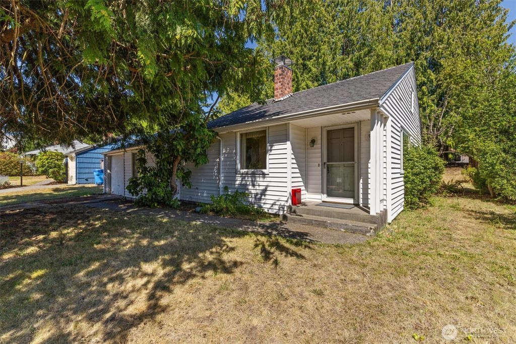Photo of 17030 14th Avenue NE, Shoreline, WA 98155 (MLS # 2408433)
