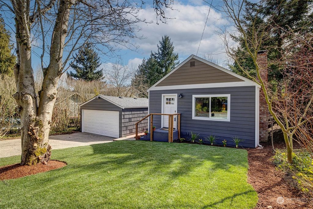 Photo of 1227 SW 118th Street, Burien, WA 98146 (MLS # 2047258)
