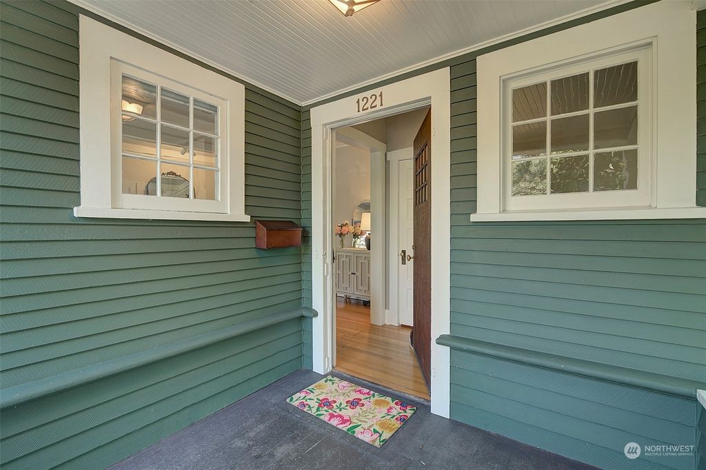 Photo of 1221 NE 61st Street, Seattle, WA 98115 (MLS # 2247186)