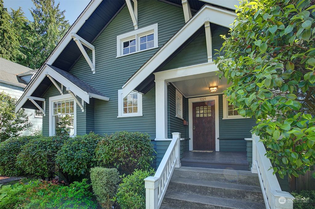 Photo of 1221 NE 61st Street, Seattle, WA 98115 (MLS # 2247186)