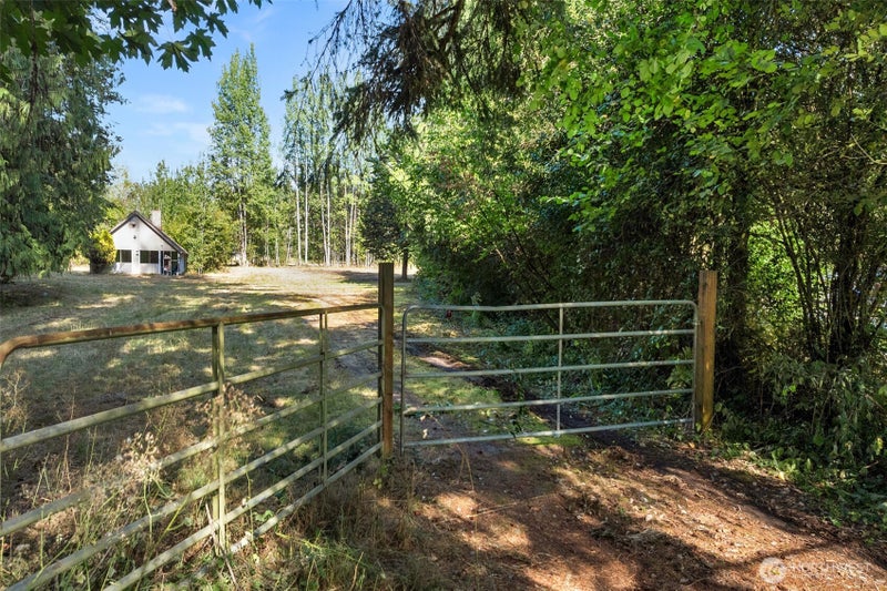 8707 Robe Menzel Road