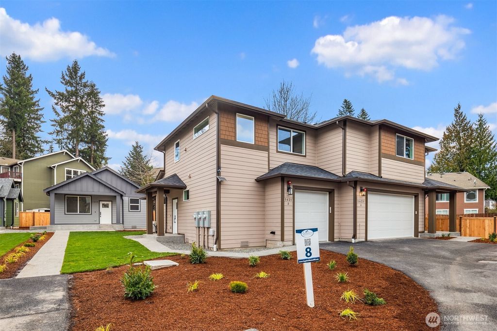 Photo of 1421 SW 122nd Lane #8B, Burien, WA 98146 (MLS # 2354146)