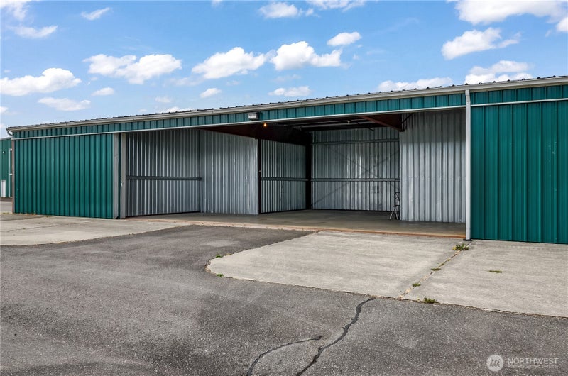0 SR20 - Hangar 2-B