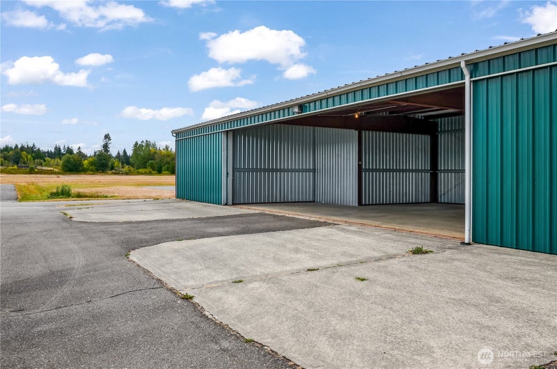 0 SR20 - Hangar 2-B