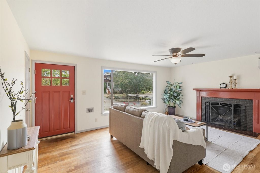 Photo of 5009 51st Avenue S, Seattle, WA 98118 (MLS # 2439594)