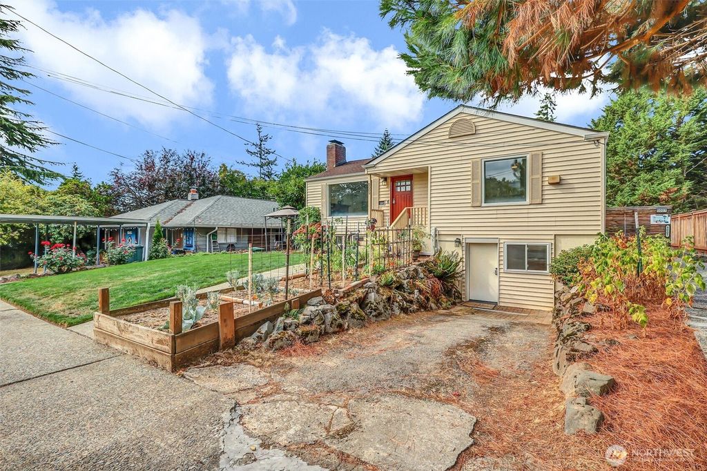 Photo of 5009 51st Avenue S, Seattle, WA 98118 (MLS # 2439594)