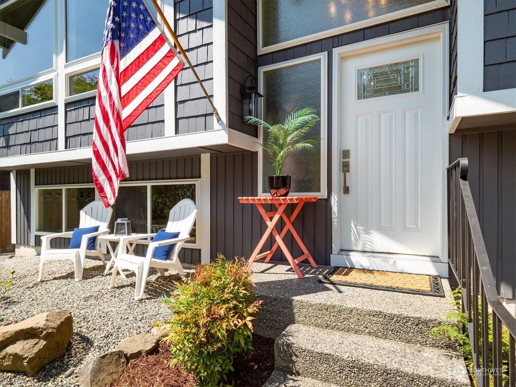 Photo of 14519 78th Place NE, Kenmore, WA 98028 (MLS # 2273201)