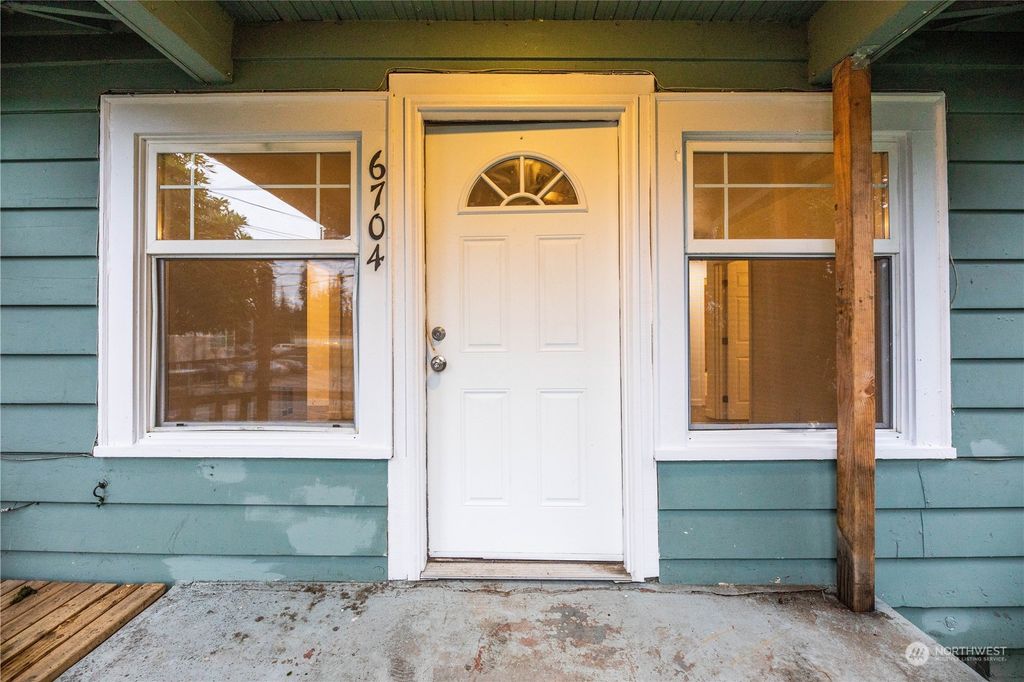Photo of 6704 Fleming Street, Everett, WA 98203 (MLS # 2189947)