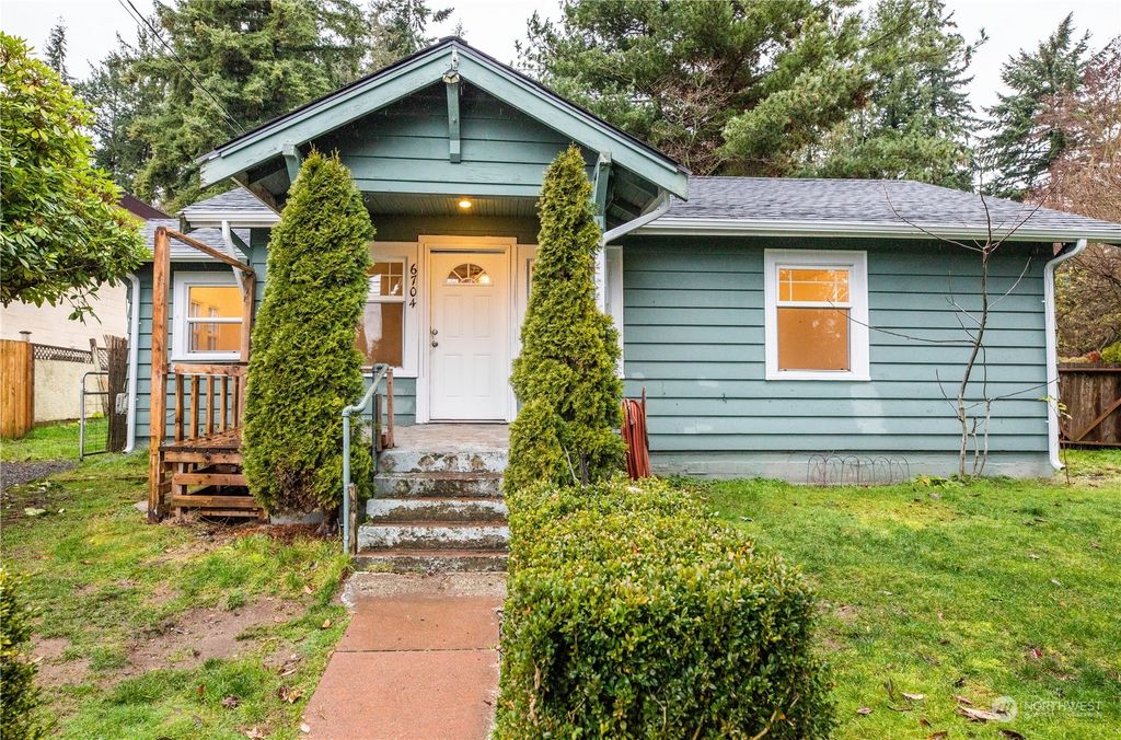 Photo of 6704 Fleming Street, Everett, WA 98203 (MLS # 2189947)