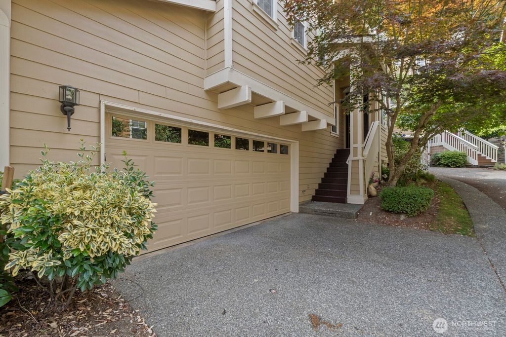Photo of 71 Sunset Court NW, Issaquah, WA 98027 (MLS # 2558389)