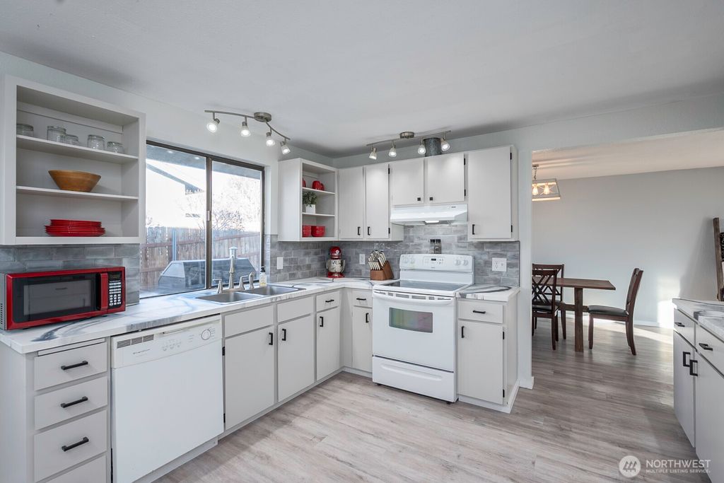 Photo of 306 Belmont Avenue, Moses Lake, WA 98837 (MLS # 2488968)