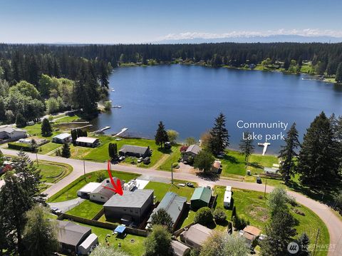 Photo of 6459 Lake Shore Drive, Clinton, WA 98236 (MLS # 2510113)