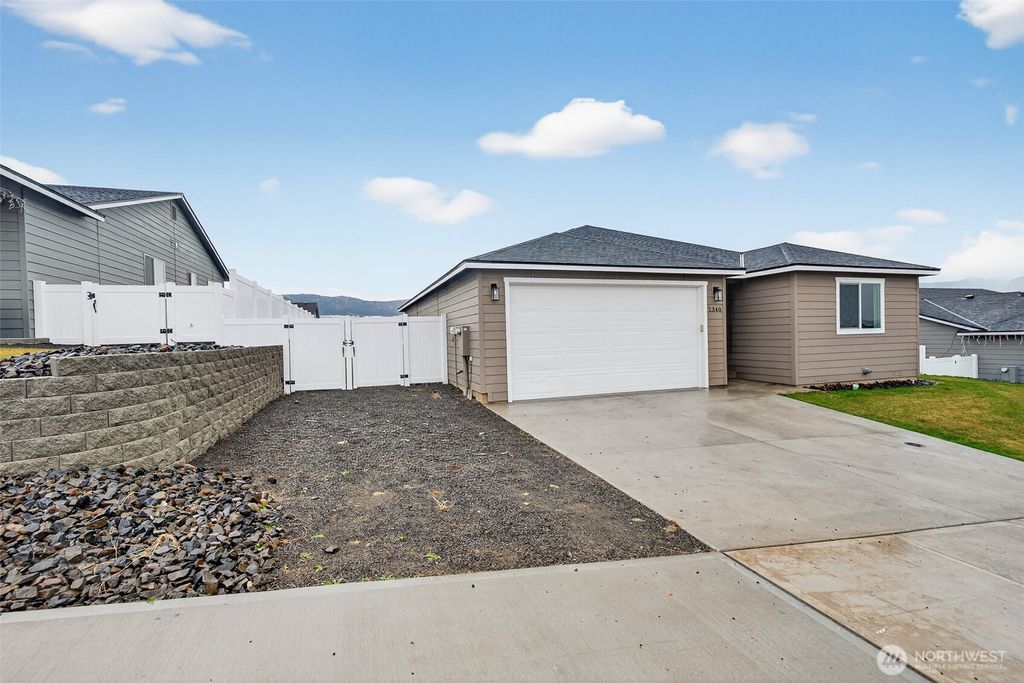 Photo of 2348 Noah Street SE, East Wenatchee, WA 98802 (MLS # 2459542)