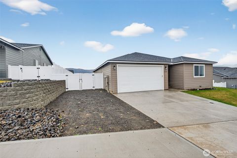 Photo of 2348 Noah Street SE, East Wenatchee, WA 98802 (MLS # 2459542)