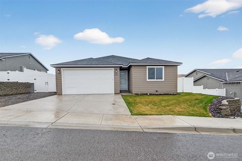 Photo of 2348 Noah Street SE, East Wenatchee, WA 98802 (MLS # 2459542)