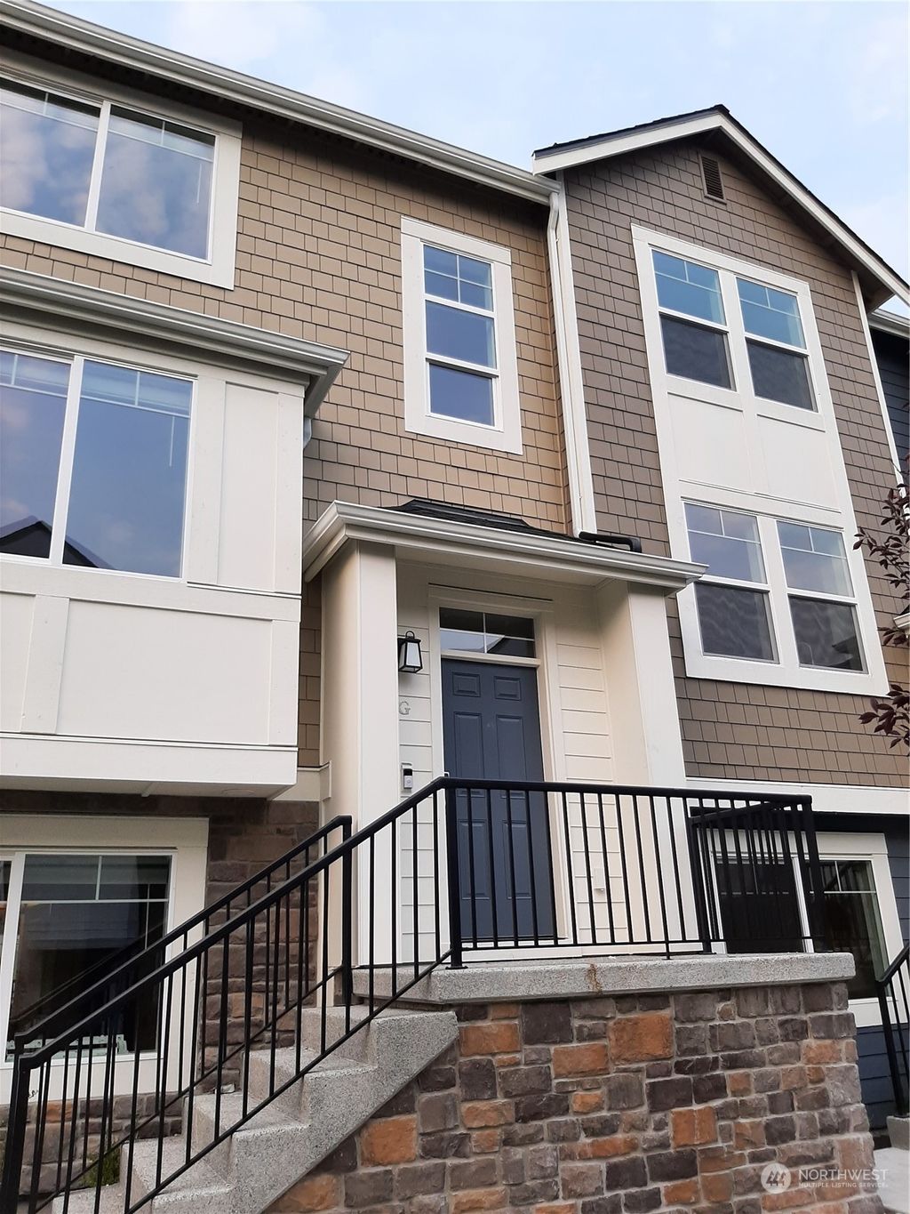 Photo of 12005 NE 193rd Lane #G, Bothell, WA 98011 (MLS # 2215805)