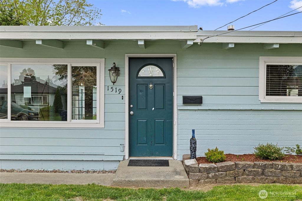 Photo of 1519 Berniece Street, Mount Vernon, WA 98274 (MLS # 2518893)