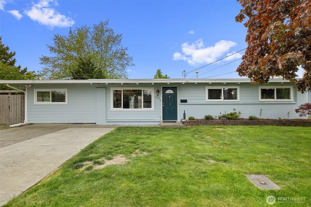 Photo of 1519 Berniece Street, Mount Vernon, WA 98274 (MLS # 2518893)