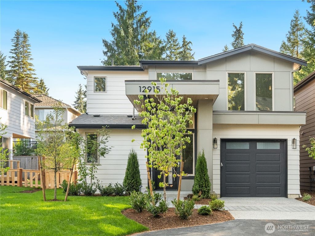 Photo of 12915 NE 78th Place, Kirkland, WA 98033 (MLS # 2437231)