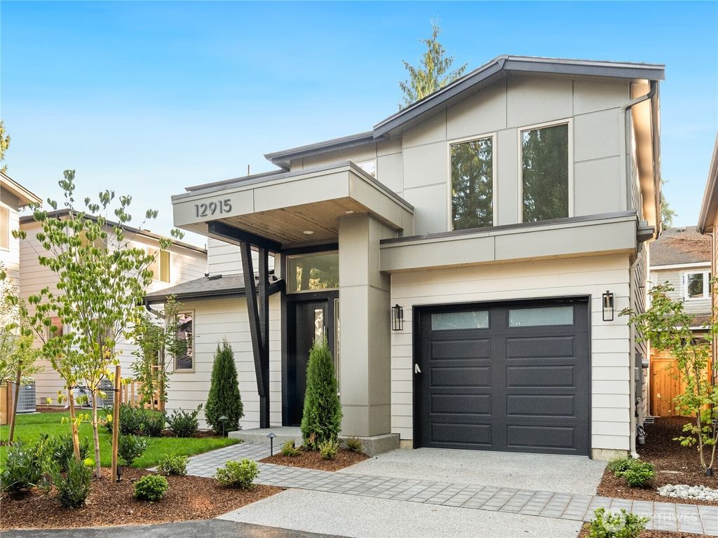 Photo of 12915 NE 78th Place, Kirkland, WA 98033 (MLS # 2437231)