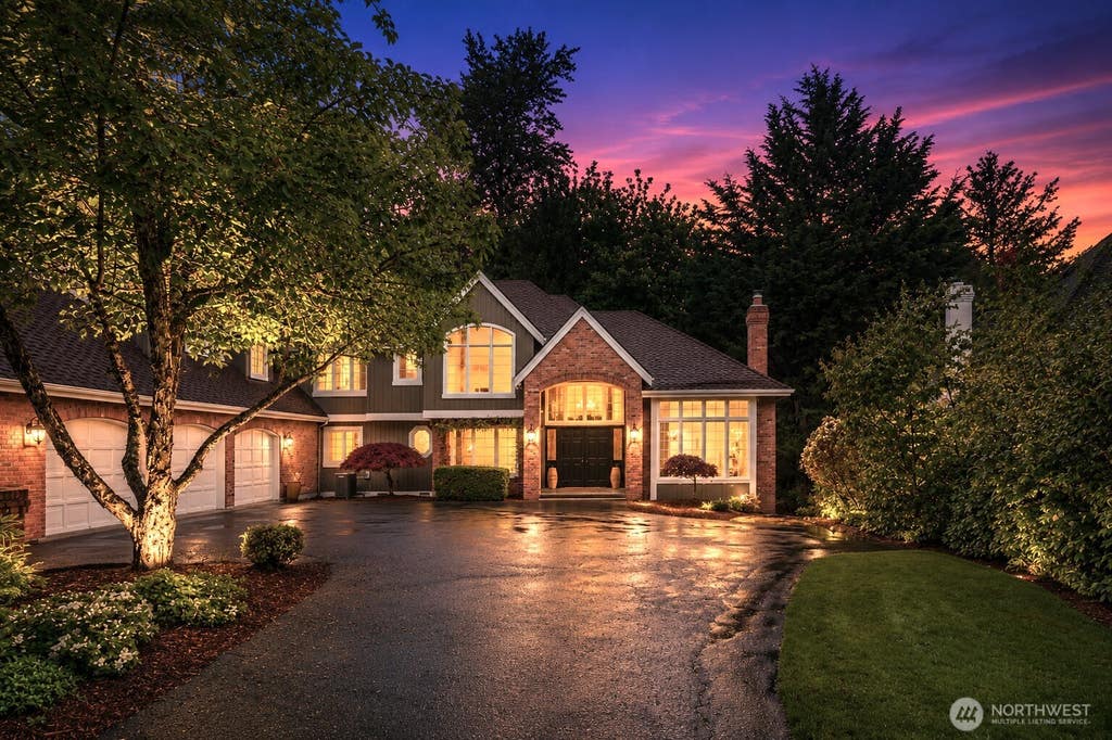 Photo of 18138 NE 130th Place, Redmond, WA 98052 (MLS # 2524327)