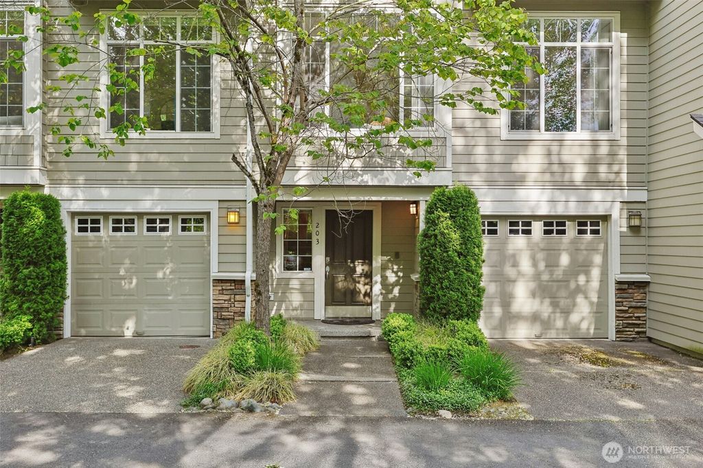 Photo of 11800 SE 4th Place #203, Bellevue, WA 98005 (MLS # 2381773)