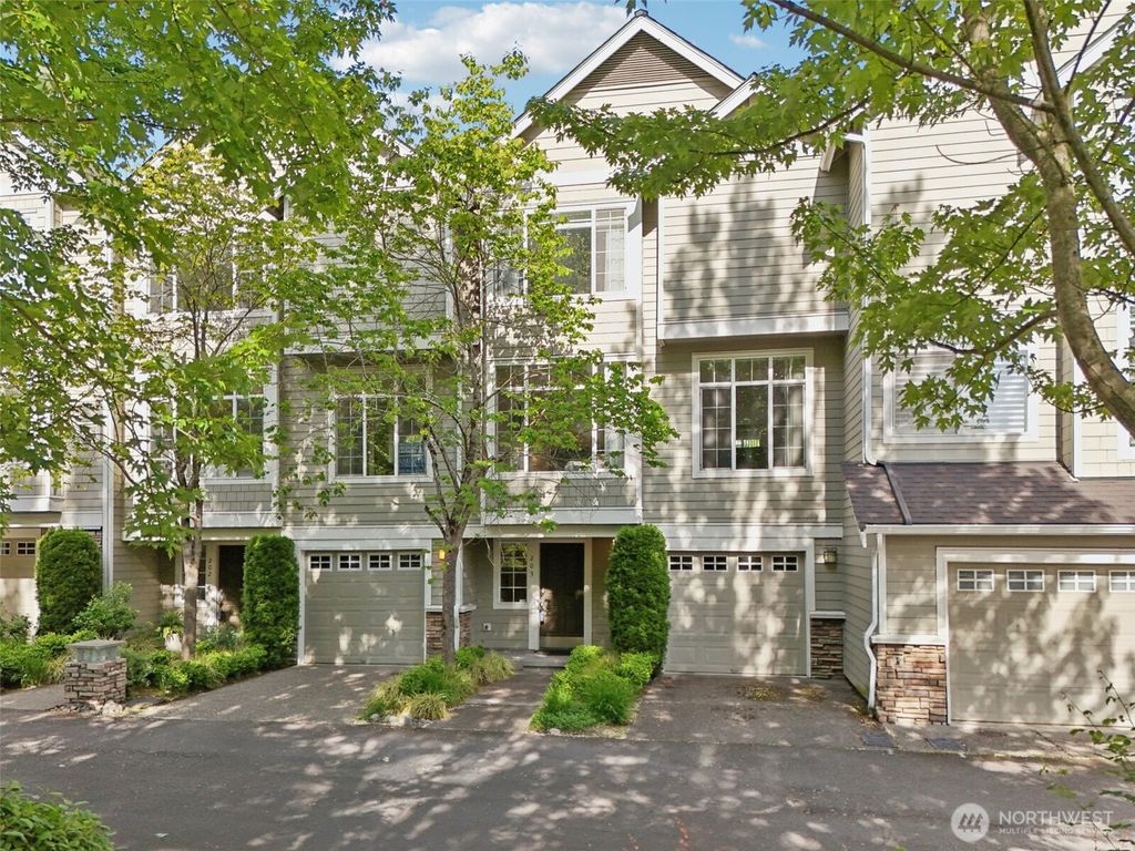 Photo of 11800 SE 4th Place #203, Bellevue, WA 98005 (MLS # 2381773)