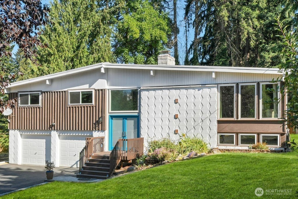 Photo of 810 S 301st Place, Federal Way, WA 98003 (MLS # 2570055)