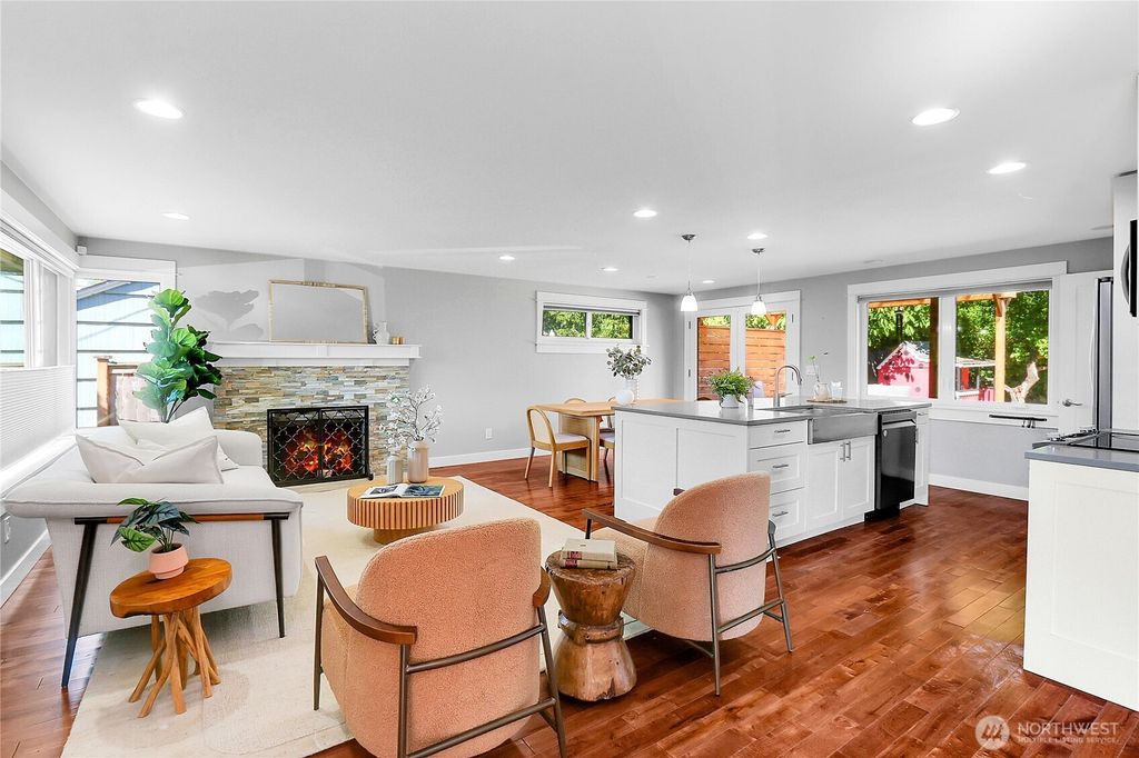 Photo of 5020 47th Avenue NE, Seattle, WA 98105 (MLS # 2409888)