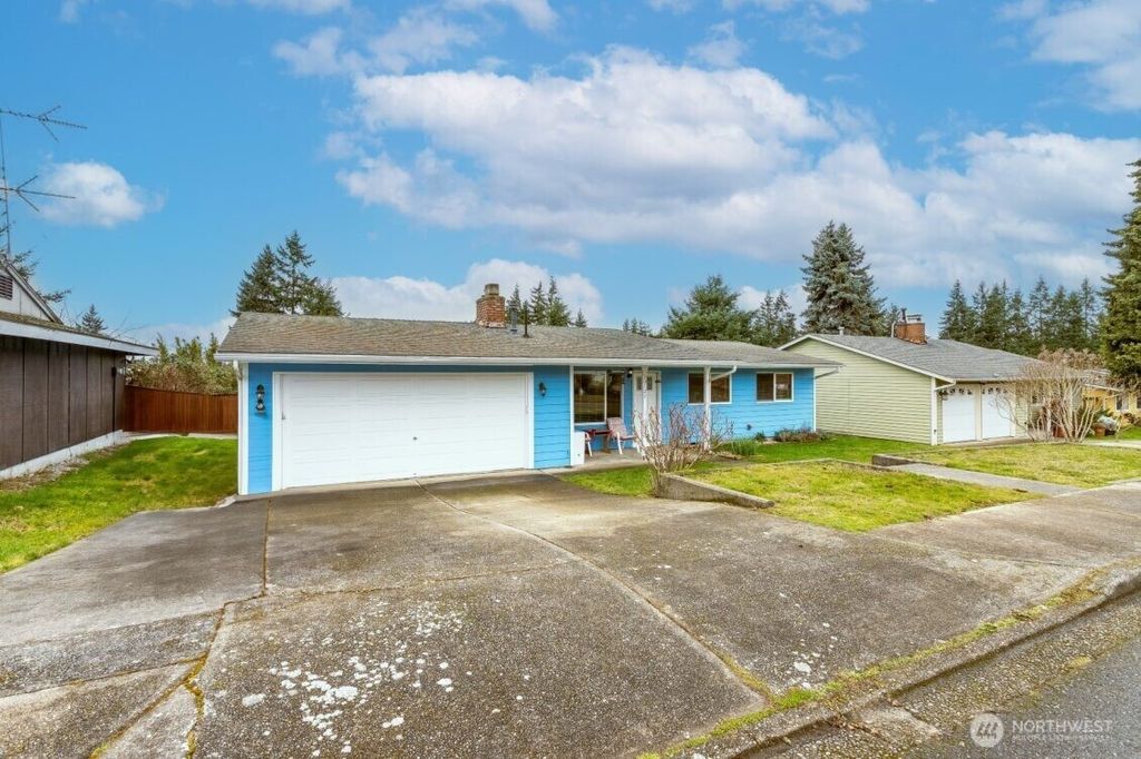 Photo of 30127 10th Avenue S, Federal Way, WA 98003 (MLS # 2484452)