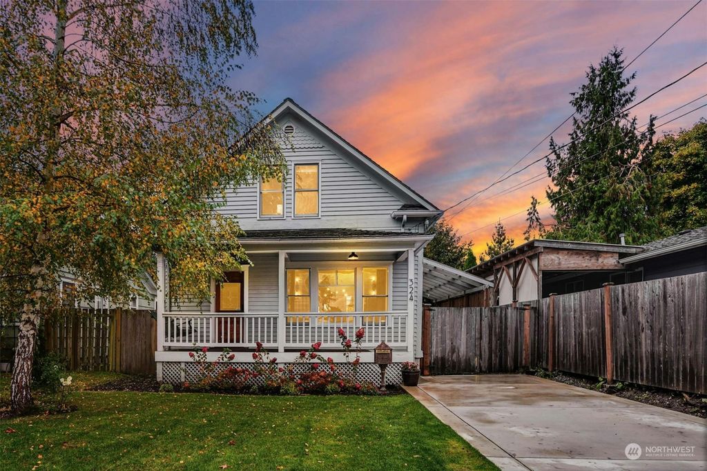 Photo of 324 Glen Avenue, Snohomish, WA 98290 (MLS # 2306287)