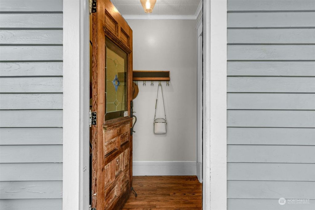 Photo of 324 Glen Avenue, Snohomish, WA 98290 (MLS # 2306287)