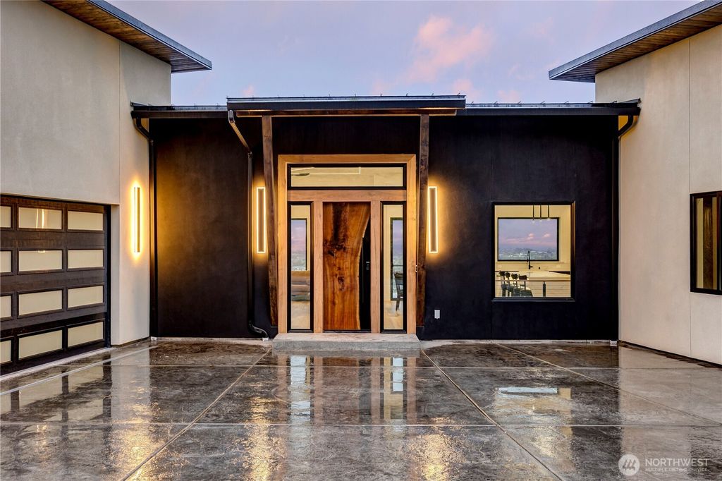 Photo of 5411 Hershey Lane Ln, West Richland, WA 99353 (MLS # 2501154)