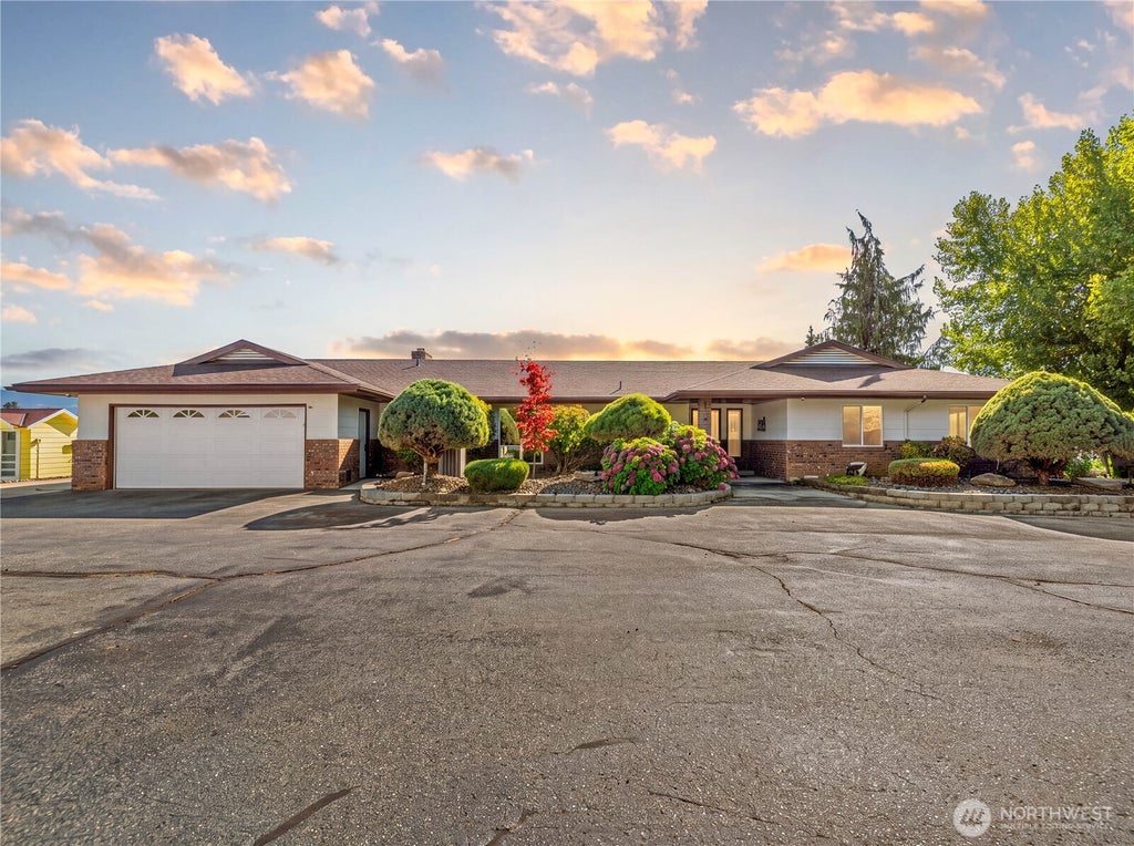 Photo of 1919 4th Street SE, East Wenatchee, WA 98802 (MLS # 2592560)