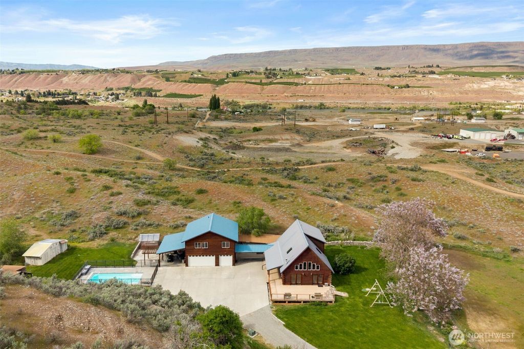 Photo of 134 Thorburn Lane, Malaga, WA 98828 (MLS # 2514633)