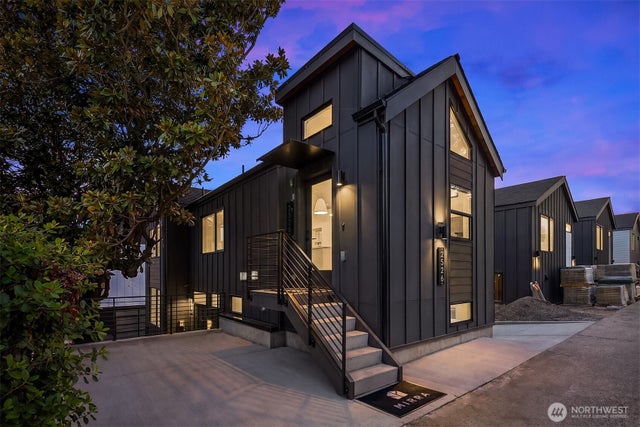 2526 30th Avenue W, Seattle
