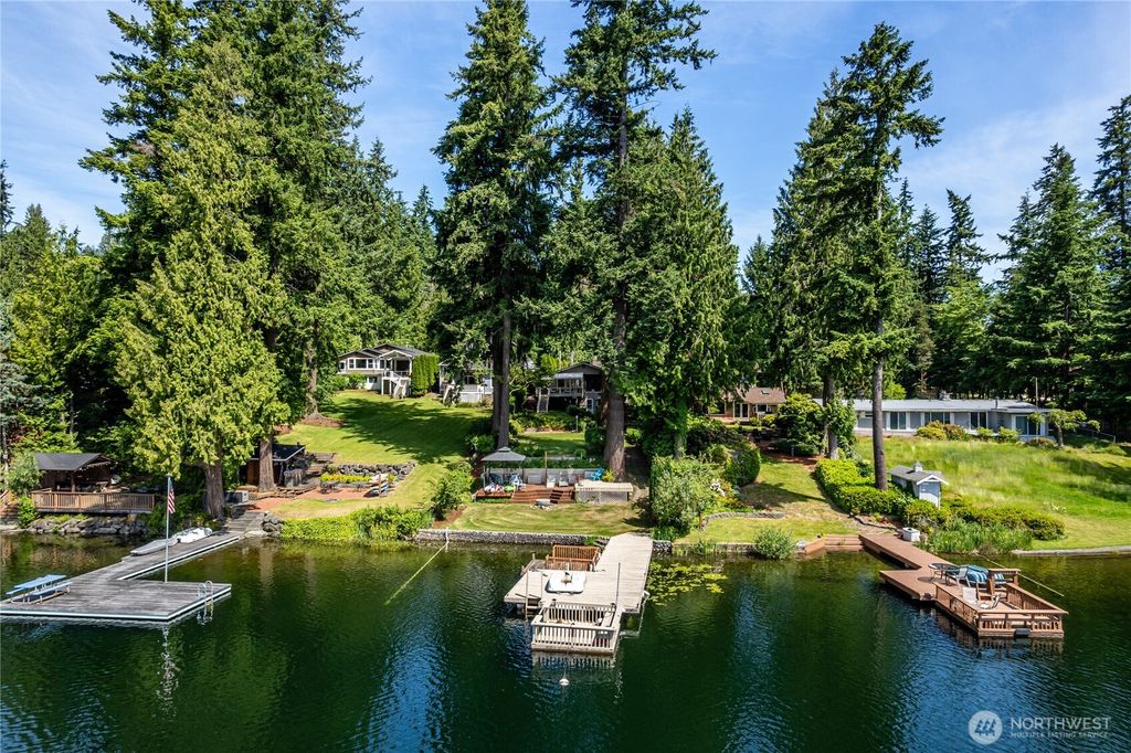 Photo of 21905 SE 20th Street, Sammamish, WA 98075 (MLS # 2389362)