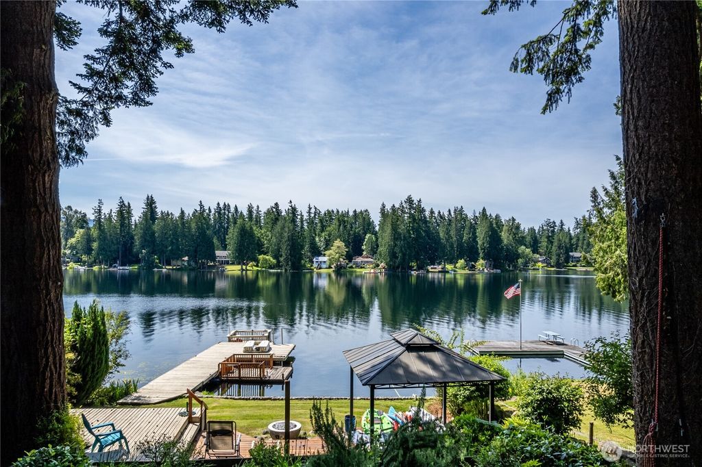 Photo of 21905 SE 20th Street, Sammamish, WA 98075 (MLS # 2389362)
