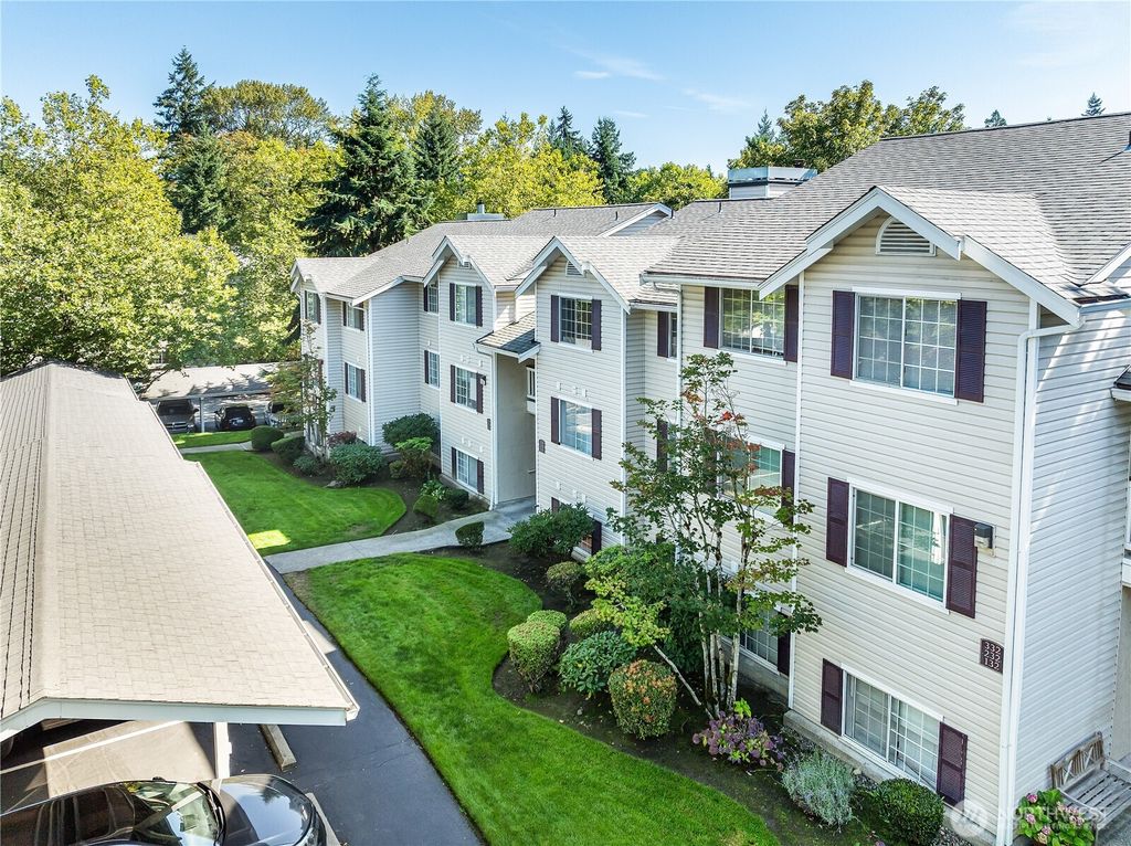 Photo of 19230 Forest Park Drive NE #J131, Lake Forest Park, WA 98155 (MLS # 2437100)