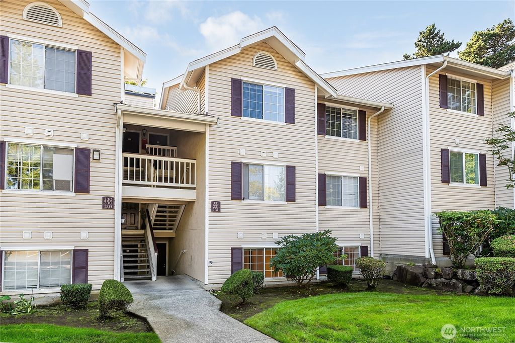 Photo of 19230 Forest Park Drive NE #J131, Lake Forest Park, WA 98155 (MLS # 2437100)