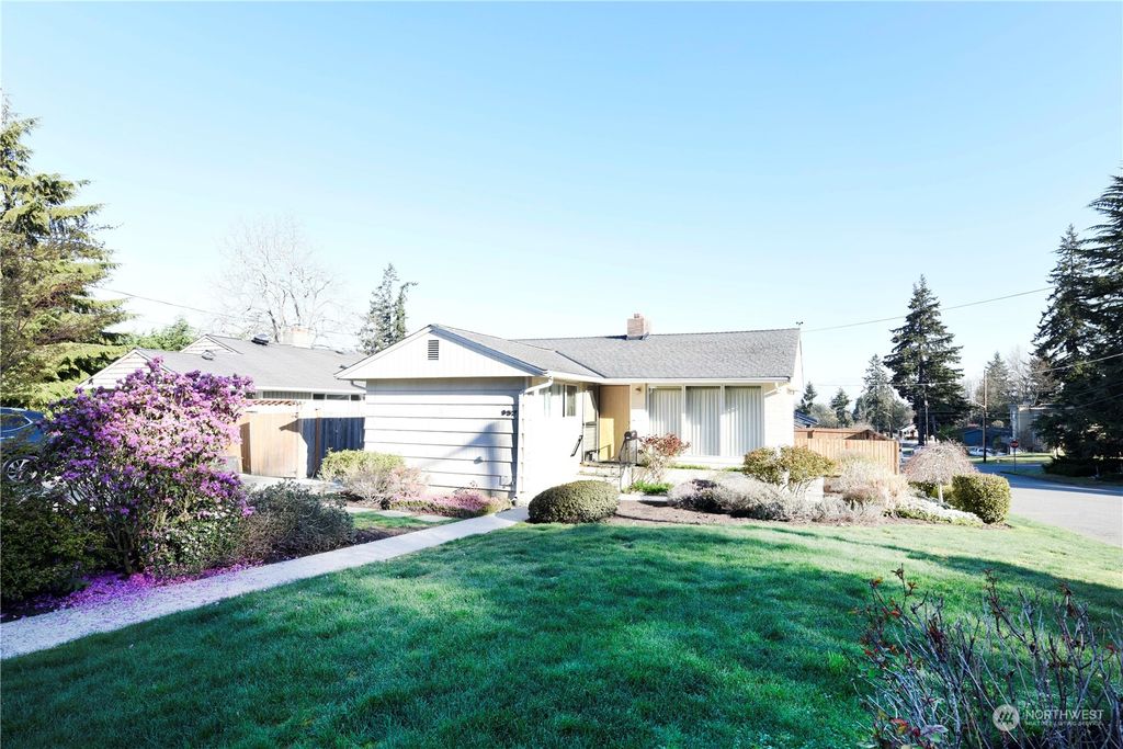 Photo of 957 Walnut Street, Edmonds, WA 98020 (MLS # 2220111)