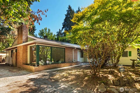Photo of 17552 Ballinger Way NE, Lake Forest Park, WA 98155 (MLS # 2572023)
