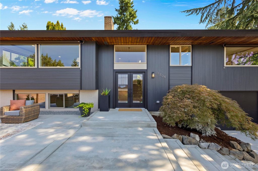 Photo of 3204 Park Avenue N, Renton, WA 98056 (MLS # 2436034)