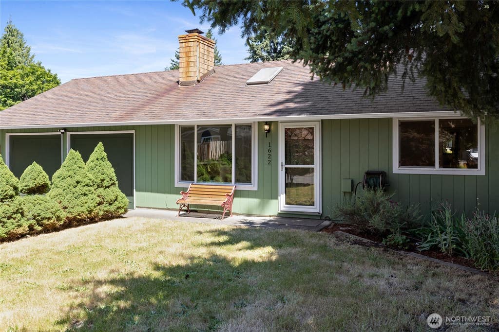 Photo of 1622 SW 350th Street, Federal Way, WA 98023 (MLS # 2546083)