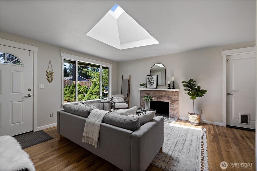 Photo of 1622 SW 350th Street, Federal Way, WA 98023 (MLS # 2546083)