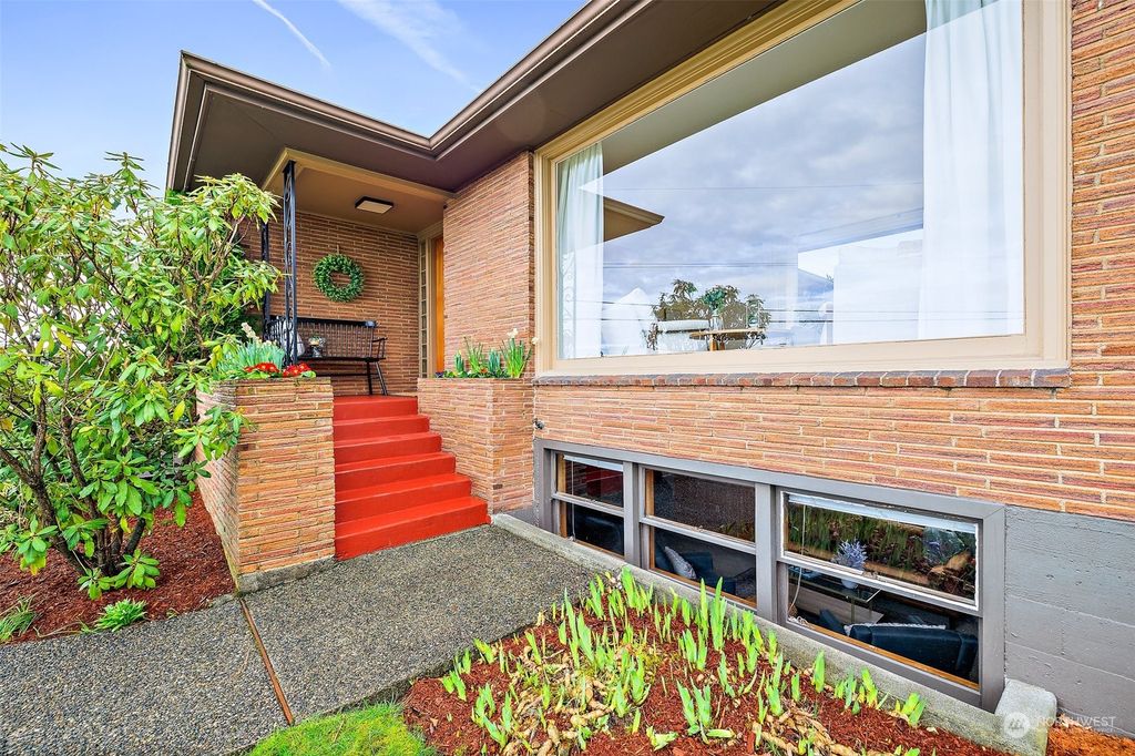 Photo of 7603 S Sunnycrest Road, Seattle, WA 98178 (MLS # 2189944)