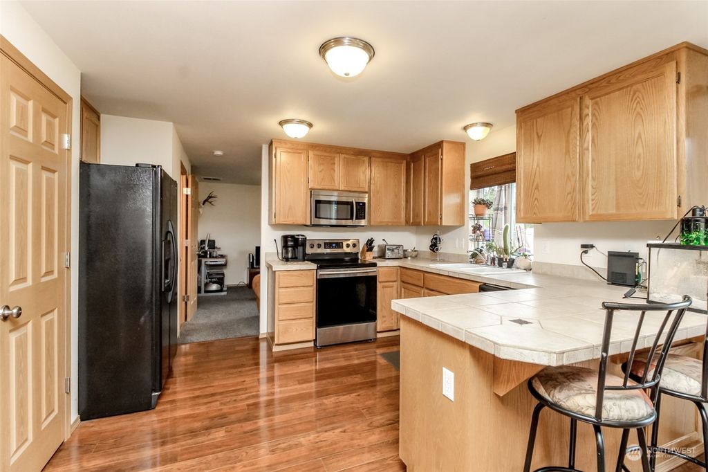 listing image 9364038389632563724