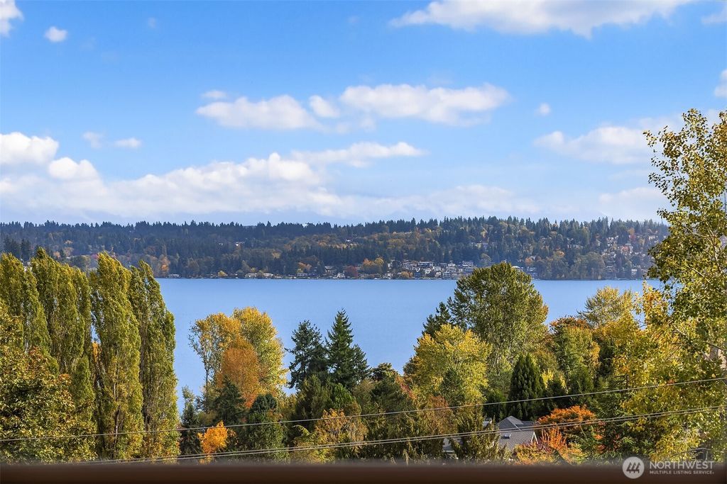 Photo of 4411 NE 90th Street, Seattle, WA 98115 (MLS # 2532895)